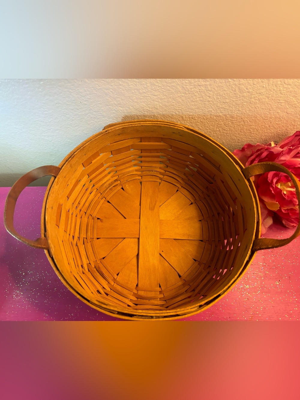 Longaberger Vintage 1995 Large Darning Basket with Leather Handles, 10” Diameter - Picture 3 of 7